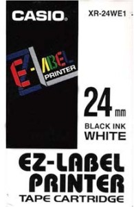 Casio Páska 24mm XR24WE1, černý tisk/bílý podklad, nelaminovaná, 8m